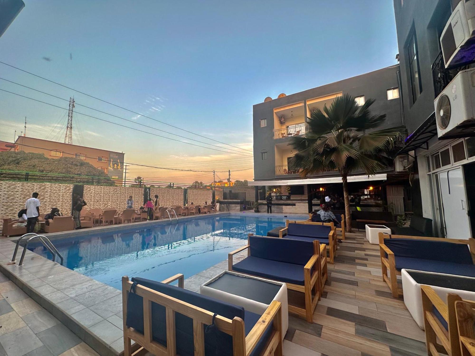 Apartments Plaza Hotel 콜롤리 외부 사진