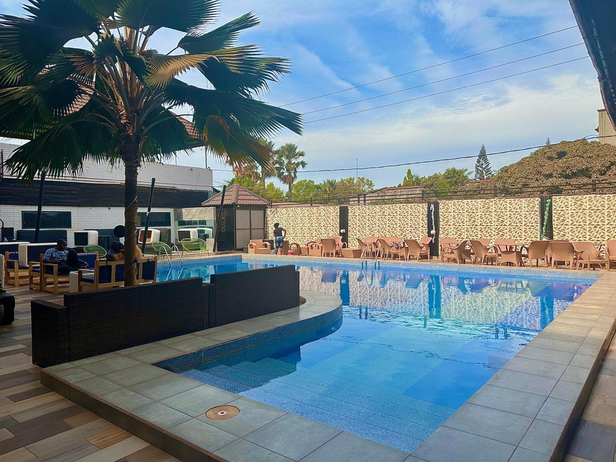 Apartments Plaza Hotel 콜롤리 외부 사진