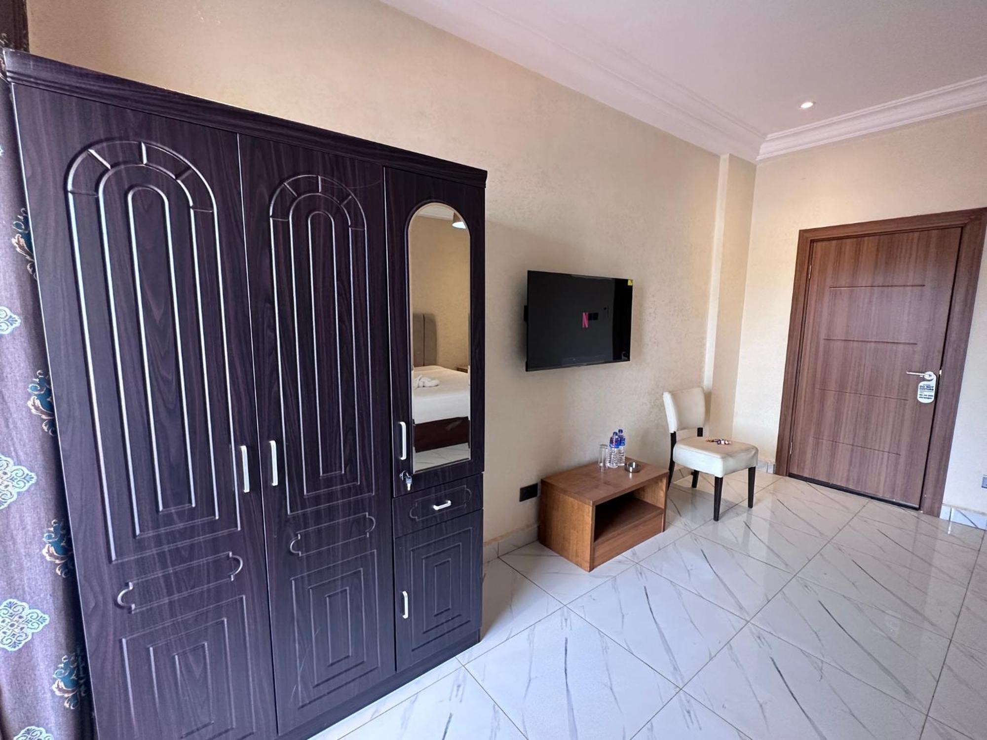 Apartments Plaza Hotel 콜롤리 외부 사진